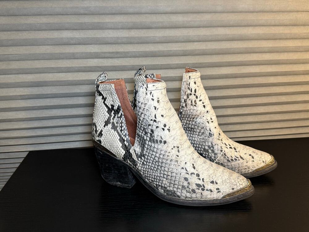 Jeffrey Campbell Snakeskin Leather Western Ankle Booties Women’s 9
